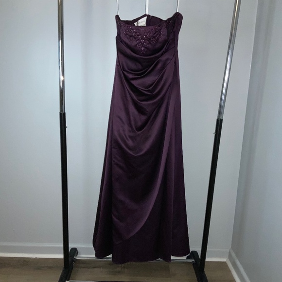 David’s Bridal strapless purple satin formal gown Sz 12 beaded ruched lined - Picture 1 of 7